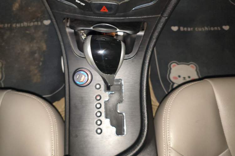 Used GAC Trumpchi GA3S Vision 2014 1.6L Automatic Luxury ESP Version Gear Lever