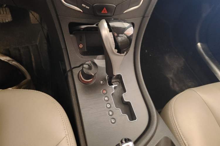 Used GAC Trumpchi GA3S Vision 2014 1.6L Automatic Luxury ESP Version Gear Lever