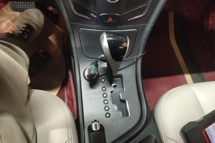 Used GAC Trumpchi GA3S Vision 2014 1.6L Automatic Luxury ESP Version Gear Lever