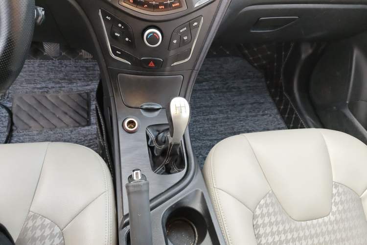Used GAC Trumpchi GA3S Vision 2014 1.6L Manual Elite Edition Gear Lever