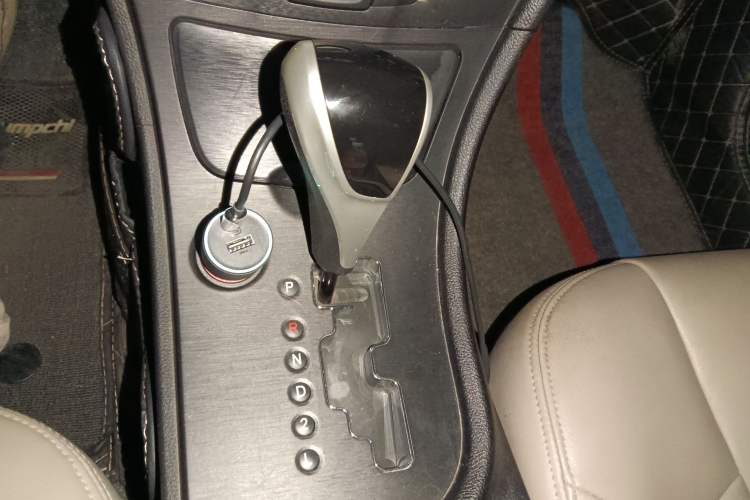 Used GAC Trumpchi GA3S Vision 2014 1.6L Automatic Luxury ESP Version Gear Lever