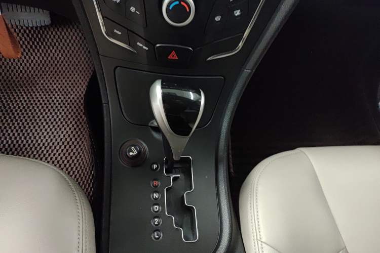 Used GAC Trumpchi GA3S Vision 2014 1.6L Automatic Elite ESP Version Gear Lever