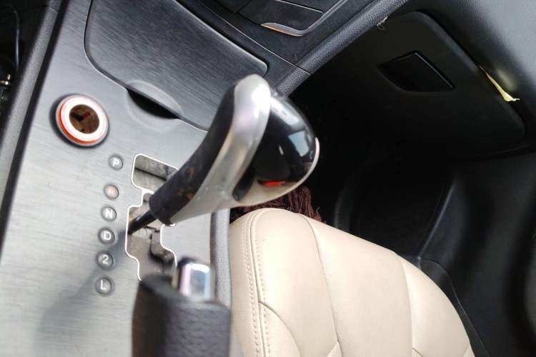 Used GAC Trumpchi GA3S Vision 2014 1.6L Automatic Luxury ESP Version Gear Lever