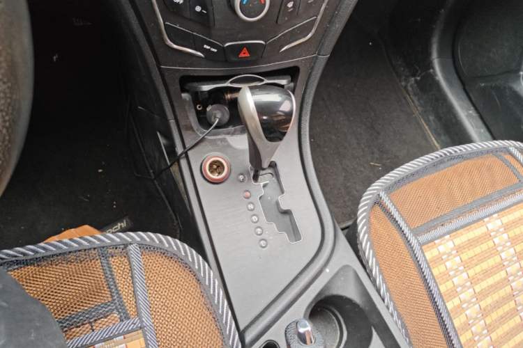 Used GAC Trumpchi GA3S Vision 2014 1.6L Automatic Luxury ESP Version Gear Lever