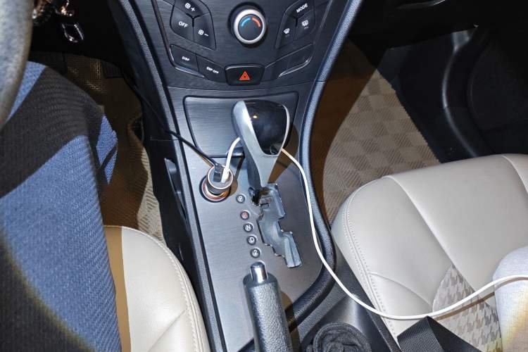 Used GAC Trumpchi GA3S Vision 2014 1.6L Automatic Elite ESP Version Gear Lever