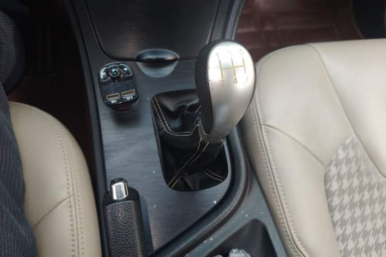 Used GAC Trumpchi GA3S Vision 2014 1.6L Manual Elite Edition Gear Lever