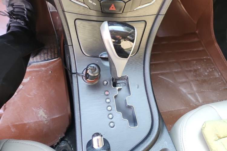 Used GAC Trumpchi GA3S Vision 2014 1.6L Automatic Luxury ESP Version Gear Lever