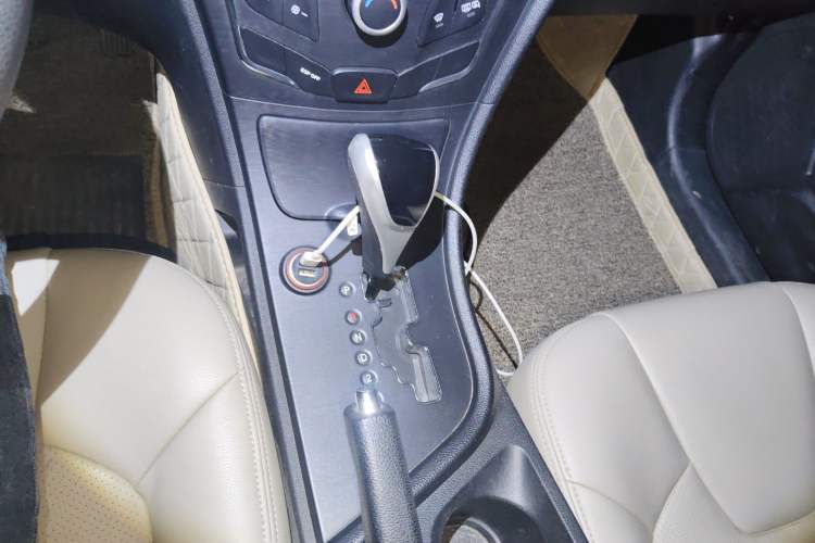 Used GAC Trumpchi GA3S Vision 2014 1.6L Automatic Luxury ESP Version Gear Lever