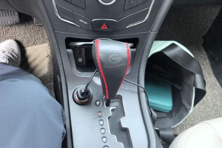 Used GAC Trumpchi GA3S Vision 2014 1.6L Automatic Luxury ESP Version Gear Lever