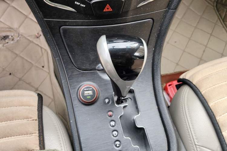 Used GAC Trumpchi GA3S Vision 2014 1.6L Automatic Luxury ESP Version Gear Lever