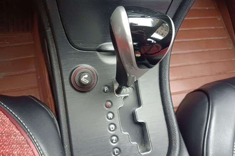 Used GAC Trumpchi GA3S Vision 2014 1.6L Automatic Luxury ESP Version Gear Lever