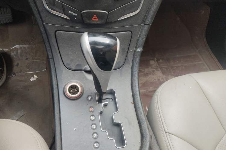 Used GAC Trumpchi GA3S Vision 2014 1.6L Automatic Luxury ESP Version Gear Lever