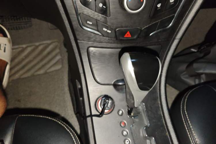 Used GAC Trumpchi GA3S Vision 2014 1.6L Automatic Elite ESP Version Gear Lever