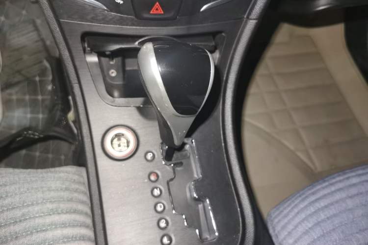 Used GAC Trumpchi GA3S Vision 2014 1.6L Automatic Elite ESP Version Gear Lever