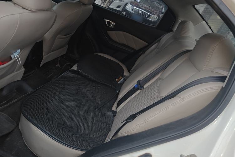 Used GAC Trumpchi GA3S Vision 2014 1.6L Manual Elite Edition Interior 1