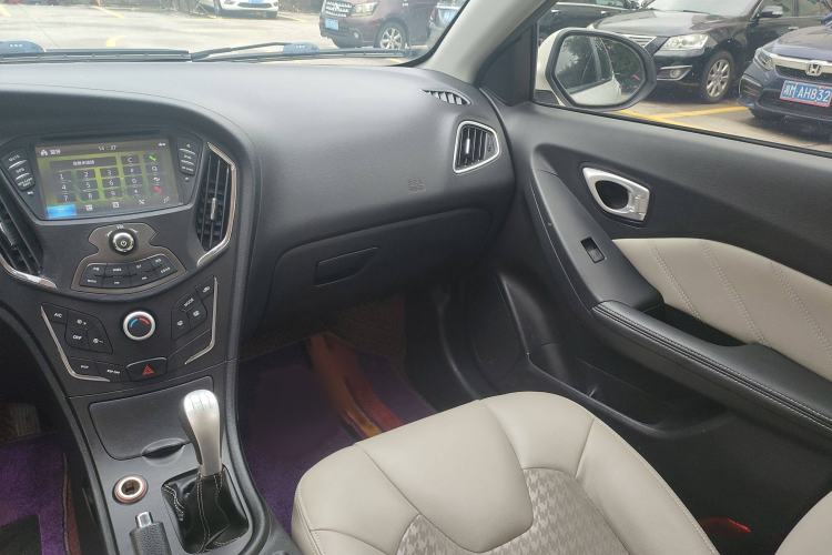 Used GAC Trumpchi GA3S Vision 2014 1.6L Manual Elite ESP Version Interior 12