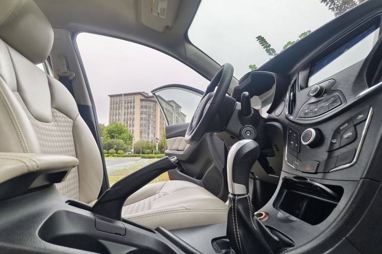 Used GAC Trumpchi GA3S Vision 2014 1.6L Manual Luxury ESP Version Interior 12
