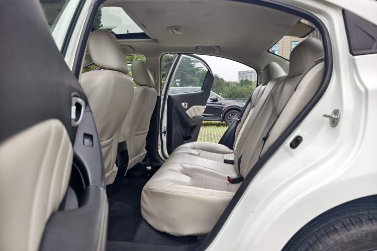 Used GAC Trumpchi GA3S Vision 2014 1.6L Manual Luxury ESP Version Interior 2