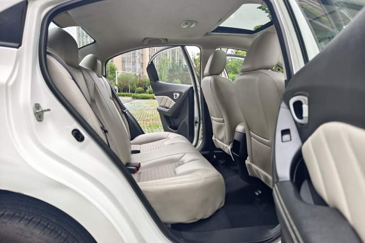 Used GAC Trumpchi GA3S Vision 2014 1.6L Manual Luxury ESP Version Interior 3