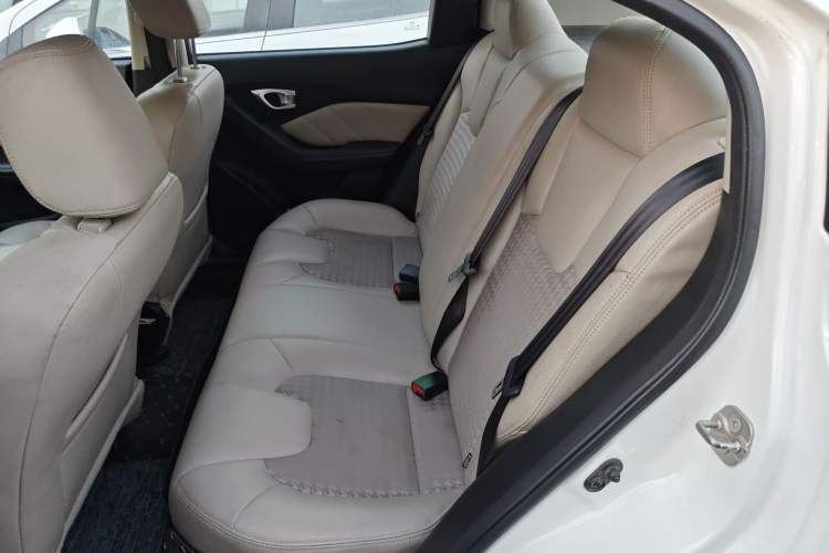 Used GAC Trumpchi GA3S Vision 2014 1.6L Manual Elite Edition Interior 4