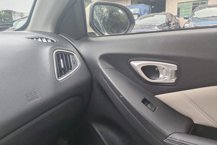 Used GAC Trumpchi GA3S Vision 2014 1.6L Manual Elite ESP Version Interior 6