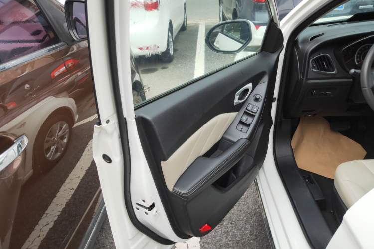 Used GAC Trumpchi GA3S Vision 2014 1.6L Automatic Luxury ESP Version Left Front Door Interior