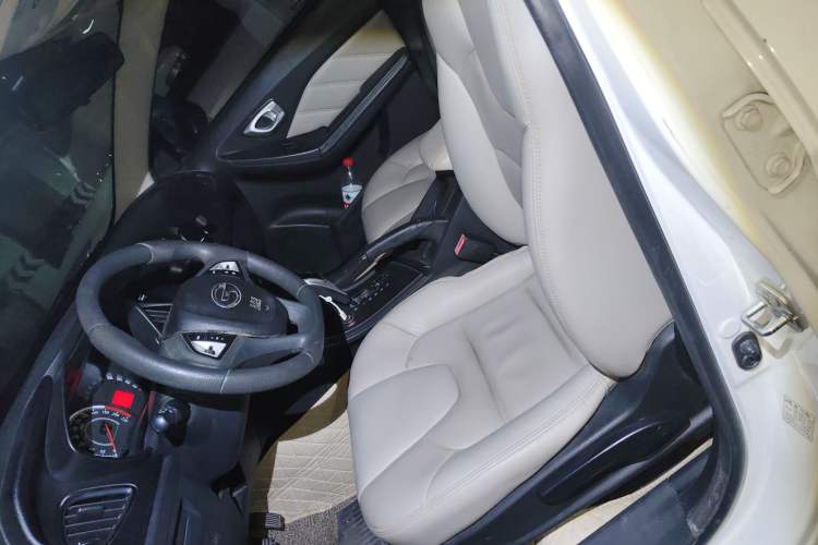 Used GAC Trumpchi GA3S Vision 2014 1.6L Automatic Luxury ESP Version Left Front Seat
