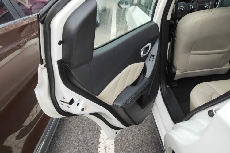 Used GAC Trumpchi GA3S Vision 2014 1.6L Automatic Luxury ESP Version Left Rear Door Interior
