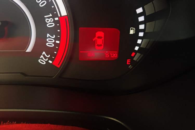 Used GAC Trumpchi GA3S Vision 2014 1.6L Manual Elite ESP Version Odometer Close Up