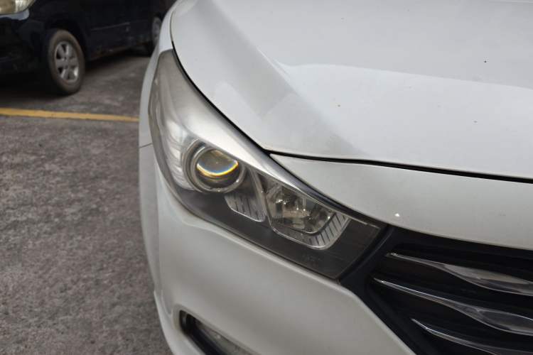 Used GAC Trumpchi GA3S Vision 2014 1.6L Automatic Luxury ESP Version Right Front Headlight