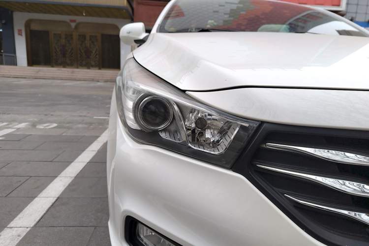 Used GAC Trumpchi GA3S Vision 2014 1.6L Automatic Elite ESP Version Right Front Headlight