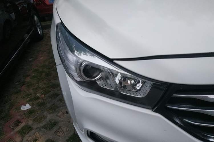 Used GAC Trumpchi GA3S Vision 2014 1.6L Automatic Luxury ESP Version Right Front Headlight
