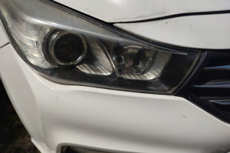 Used GAC Trumpchi GA3S Vision 2014 1.6L Automatic Luxury ESP Version Right Front Headlight