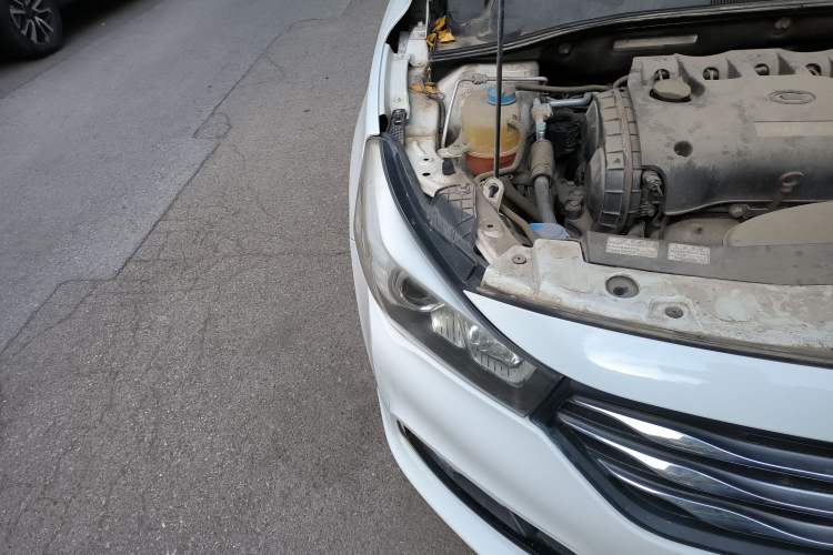Used GAC Trumpchi GA3S Vision 2014 1.6L Manual Luxury Edition Right Front Headlight