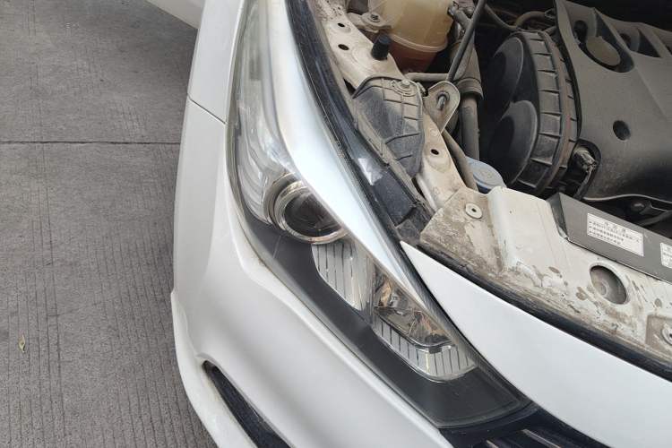 Used GAC Trumpchi GA3S Vision 2014 1.6L Automatic Elite ESP Version Right Front Headlight