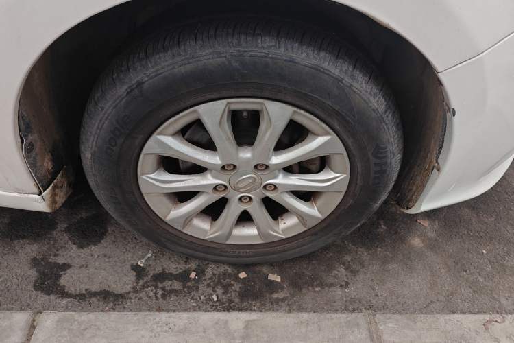 Used GAC Trumpchi GA3S Vision 2014 1.6L Manual Elite Edition Right Front Wheel Hub