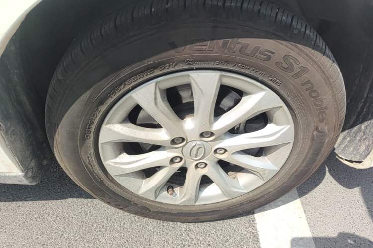 Used GAC Trumpchi GA3S Vision 2014 1.6L Manual Elite Edition Right Front Wheel Hub