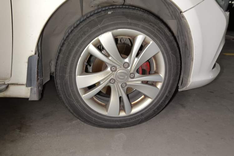 Used GAC Trumpchi GA3S Vision 2014 1.6L Automatic Luxury ESP Version Right Front Wheel Hub