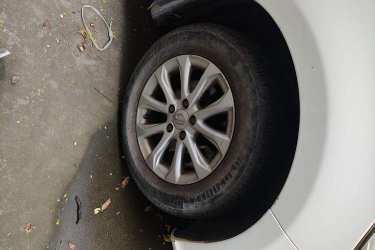 Used GAC Trumpchi GA3S Vision 2014 1.6L Manual Elite Edition Right Front Wheel Hub