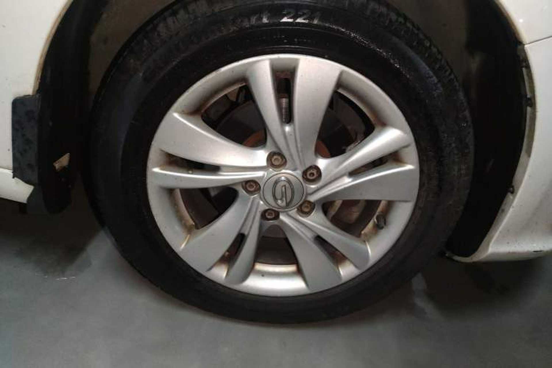 Used GAC Trumpchi GA3S Vision 2014 1.6L Automatic Luxury ESP Version Right Front Wheel Hub