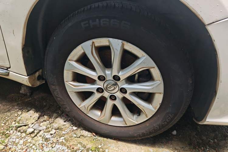 Used GAC Trumpchi GA3S Vision 2014 1.6L Manual Elite Edition Right Front Wheel Hub