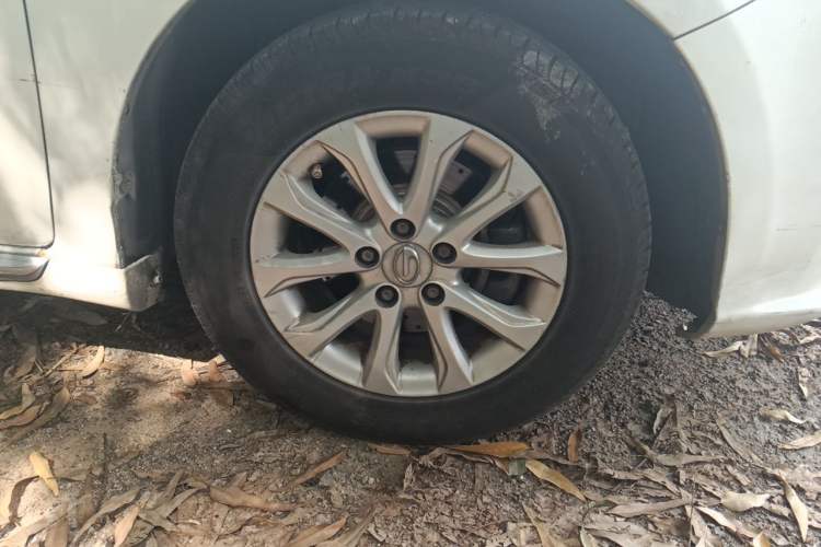 Used GAC Trumpchi GA3S Vision 2014 1.6L Manual Elite Edition Right Front Wheel Hub
