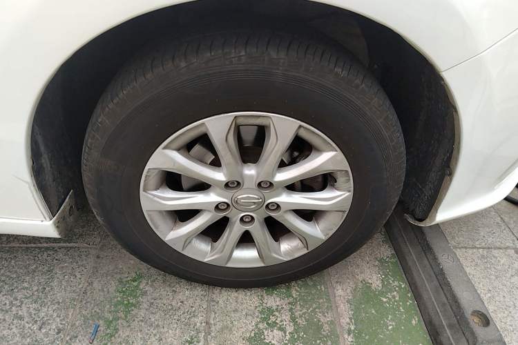 Used GAC Trumpchi GA3S Vision 2014 1.6L Automatic Elite ESP Version Right Front Wheel Hub