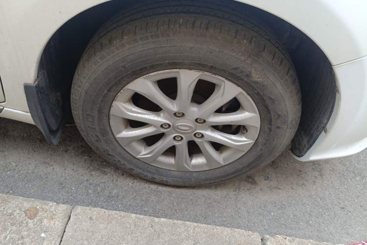 Used GAC Trumpchi GA3S Vision 2014 1.6L Manual Elite Edition Right Front Wheel Hub