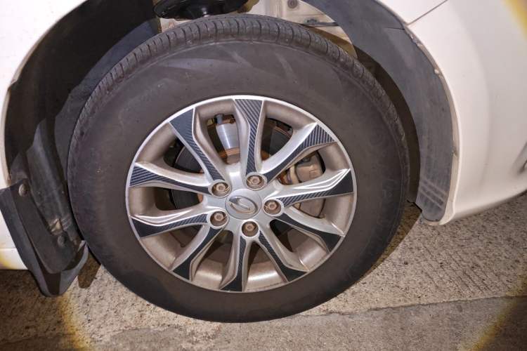 Used GAC Trumpchi GA3S Vision 2014 1.6L Automatic Elite ESP Version Right Front Wheel Hub