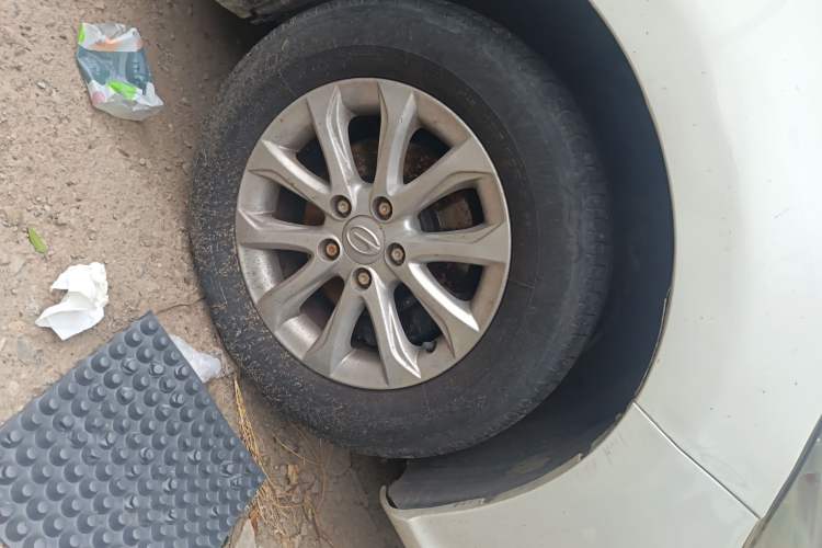 Used GAC Trumpchi GA3S Vision 2014 1.6L Automatic Elite ESP Version Right Front Wheel Hub