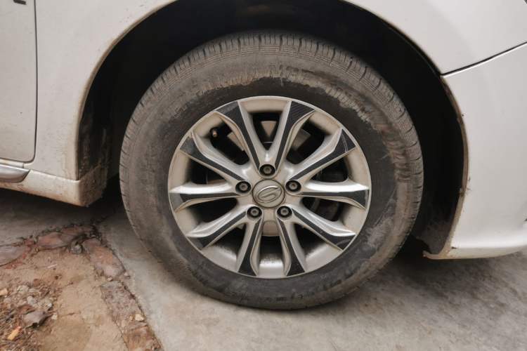 Used GAC Trumpchi GA3S Vision 2014 1.6L Manual Elite Edition Right Front Wheel Hub