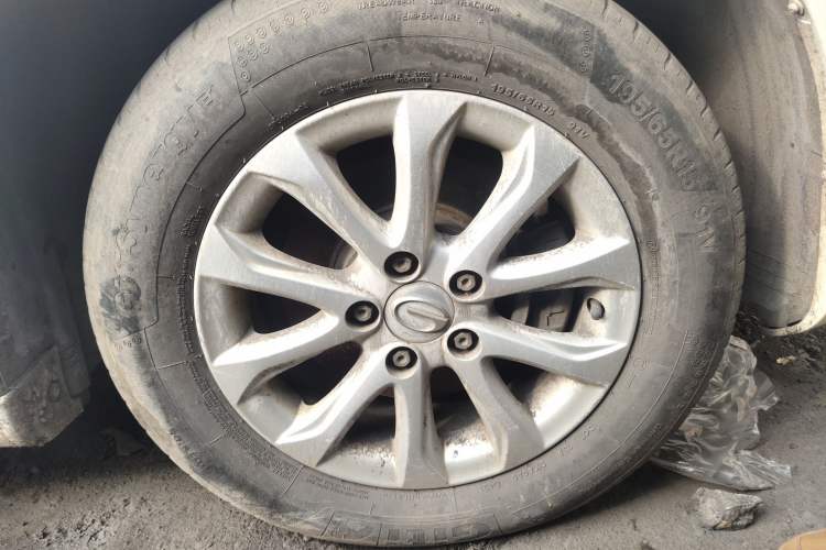Used GAC Trumpchi GA3S Vision 2014 1.6L Manual Elite Edition Right Front Wheel Hub