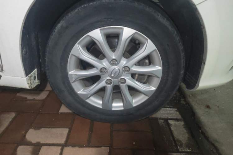 Used GAC Trumpchi GA3S Vision 2014 1.6L Manual Elite Edition Right Front Wheel Hub