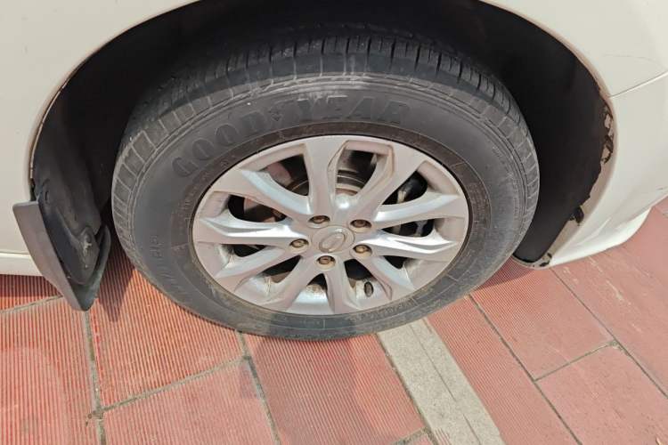 Used GAC Trumpchi GA3S Vision 2014 1.6L Manual Elite Edition Right Front Wheel Hub